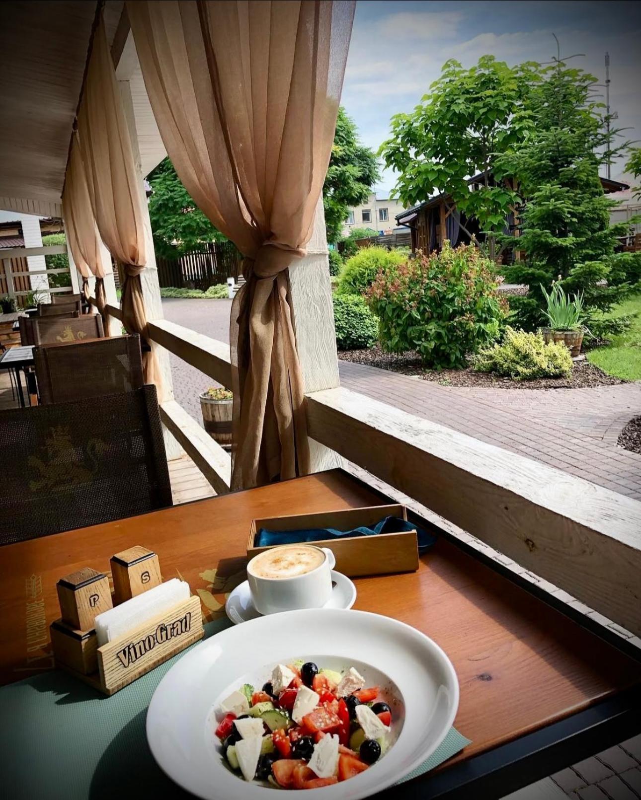 Hotel Bannyi Dvir Uzyn エクステリア 写真