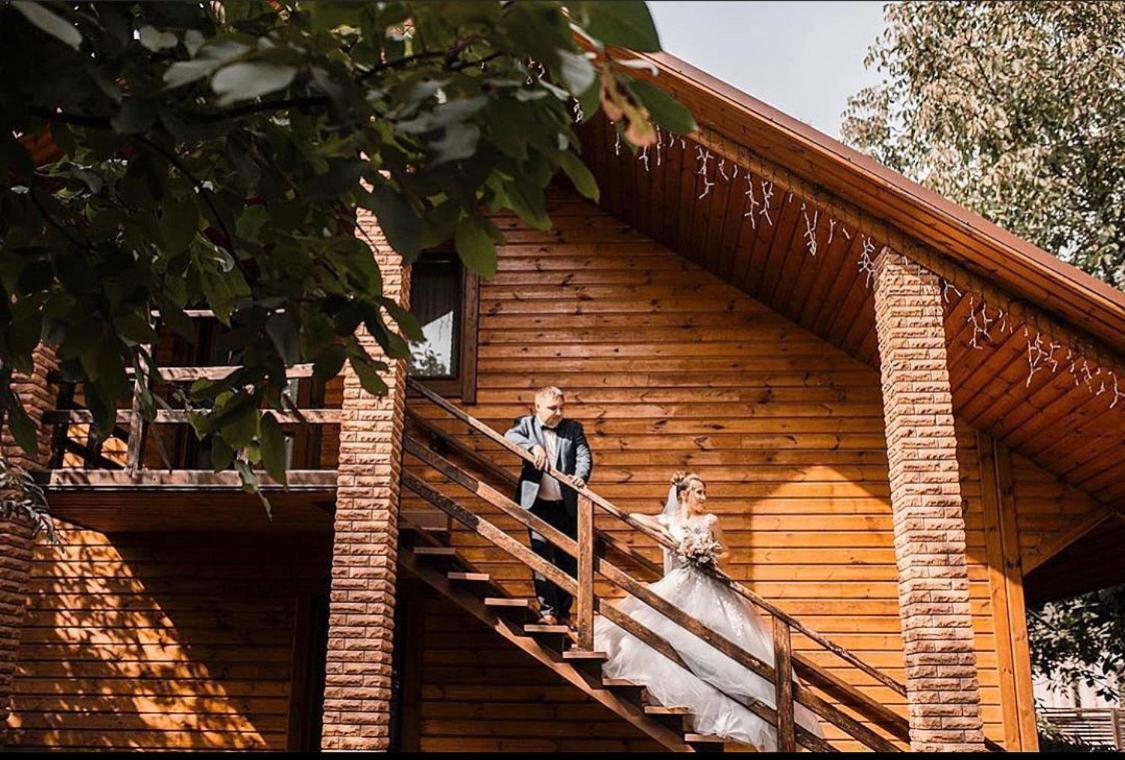 Hotel Bannyi Dvir Uzyn エクステリア 写真