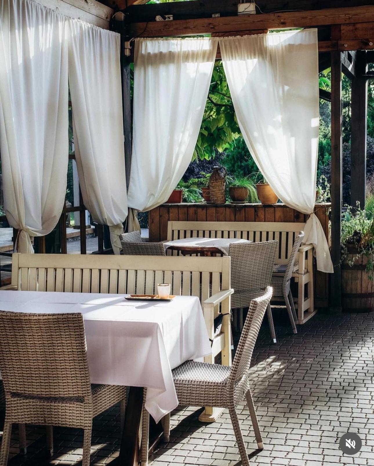 Hotel Bannyi Dvir Uzyn エクステリア 写真