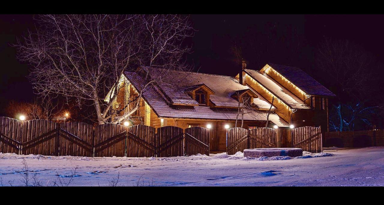 Hotel Bannyi Dvir Uzyn エクステリア 写真