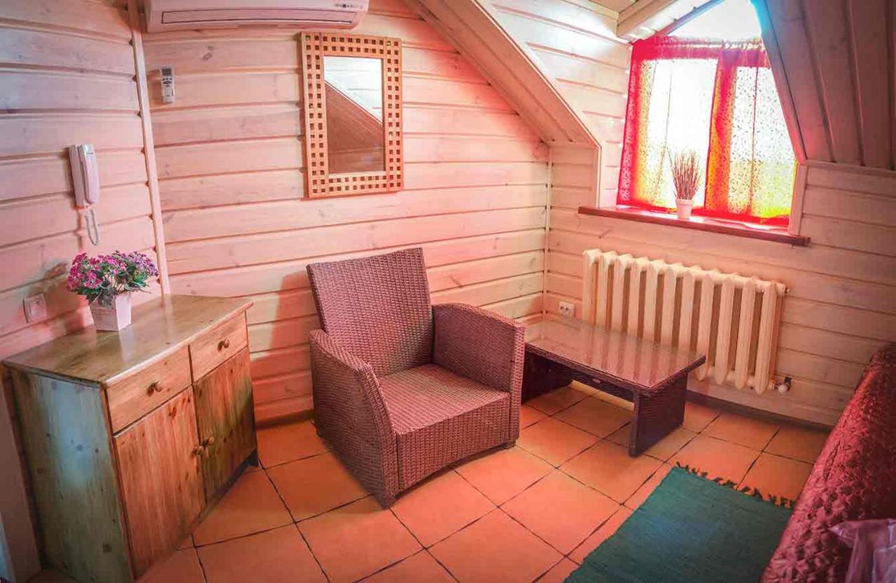 Hotel Bannyi Dvir Uzyn エクステリア 写真