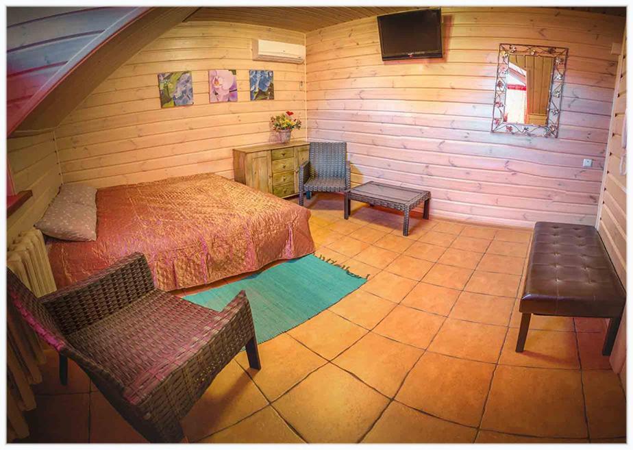Hotel Bannyi Dvir Uzyn エクステリア 写真