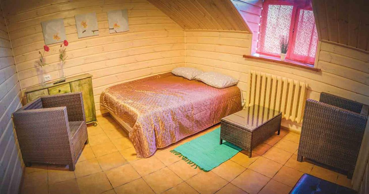 Hotel Bannyi Dvir Uzyn エクステリア 写真