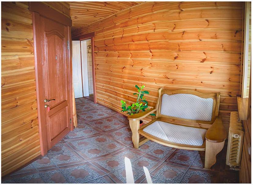 Hotel Bannyi Dvir Uzyn エクステリア 写真