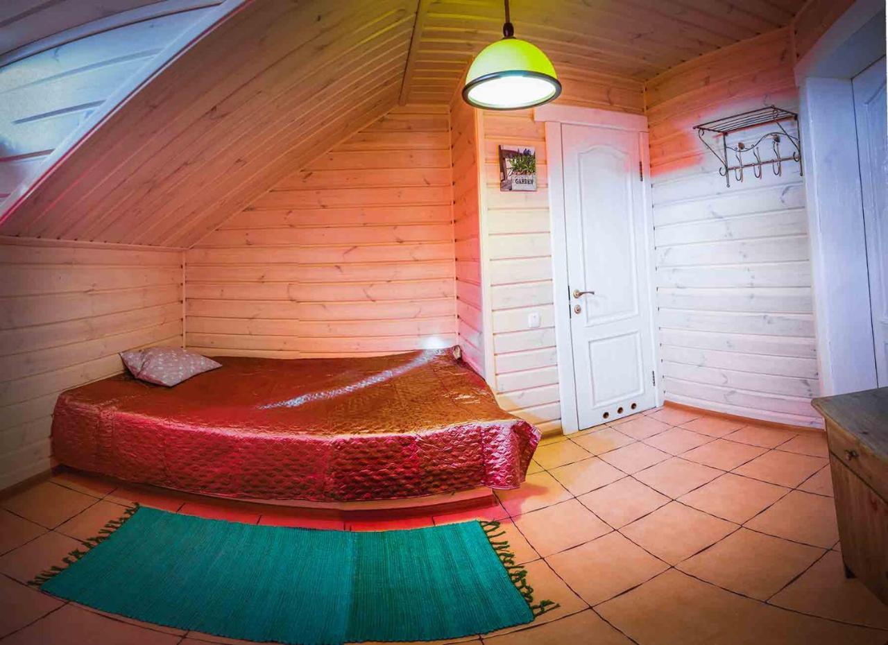 Hotel Bannyi Dvir Uzyn エクステリア 写真